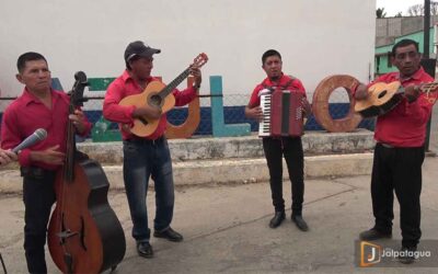 LOS CANARIOS DE AZULCO: CONOZCA SU MÚSICA DE CUERDA